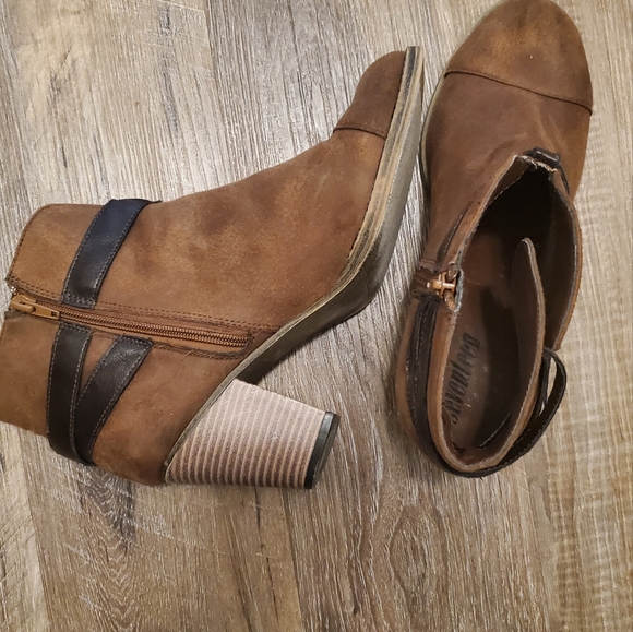 Short brown boots - Picture 2 of 5